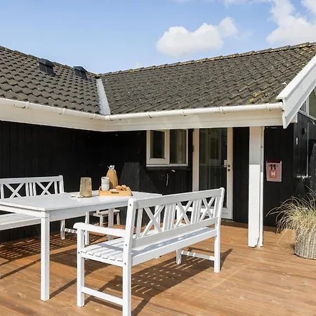 펜션 Beach Front Home In Oster Assels With Sauna